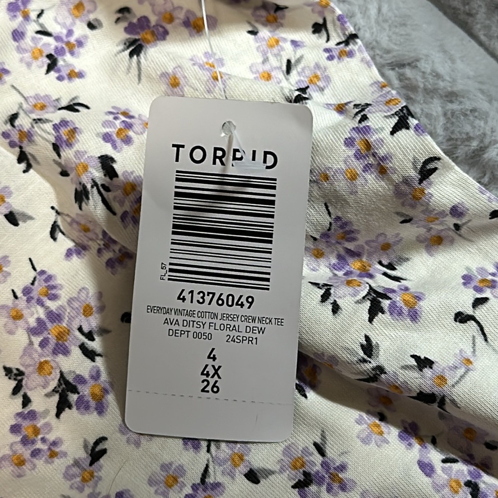 Torrid NWT size 4X short sleeve t-shirt - Picture 3 of 5